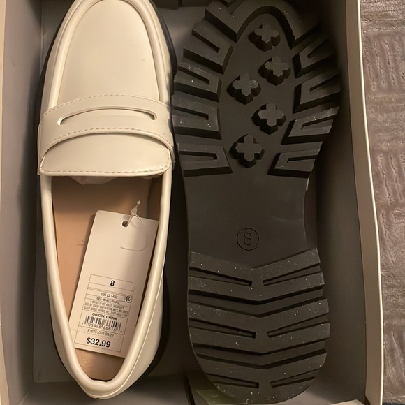 A new day...  size 8 white thick soul loafers - Picture 3 of 4
